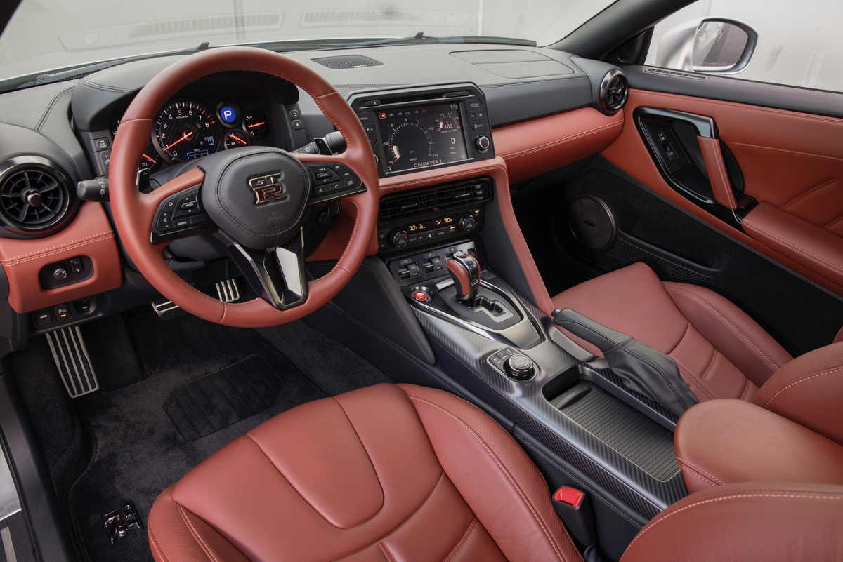 نيسان GT-R من الداخل