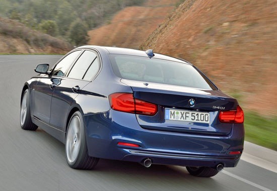 سيارة بي إم دبليو 318i 2019 مميزات وعيوب وأسعار ومواصفات