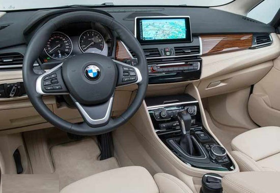 سيارة بي إم دبليو 218i 2019 مميزات وأسعار وعيوب ومواصفات