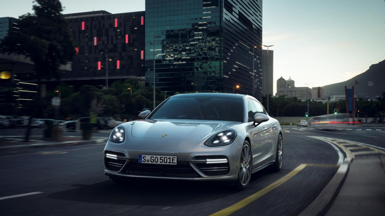 Interface-Porsche-Panamera-S-E-Hybrid-2018
