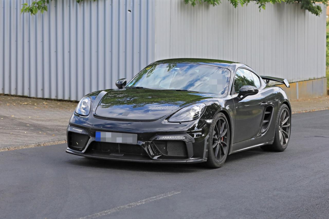 porsche-718-cayman-gt4-spotted-in-traffic-shows-aggressive-aero_2